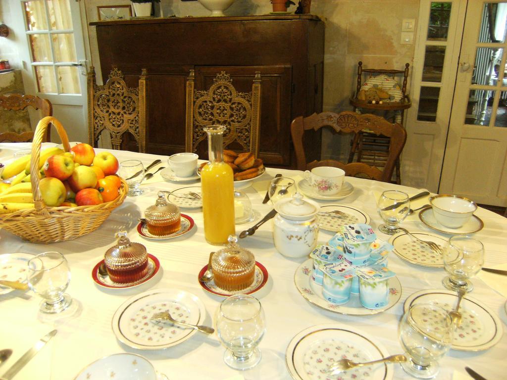 Le Relais Du Mont Chauve Bed & Breakfast Caumont-Sur-Aure Bagian luar foto